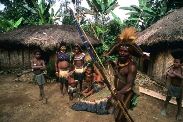 Famille papoue. "Papouasie".