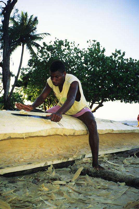 Construction de pirogue. "Vanuatu".