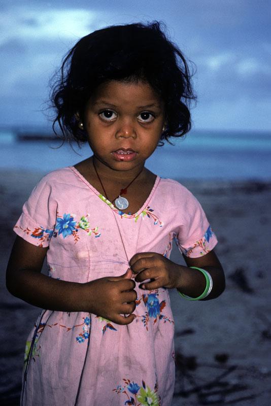 Petite fille. "Iles Maldives".